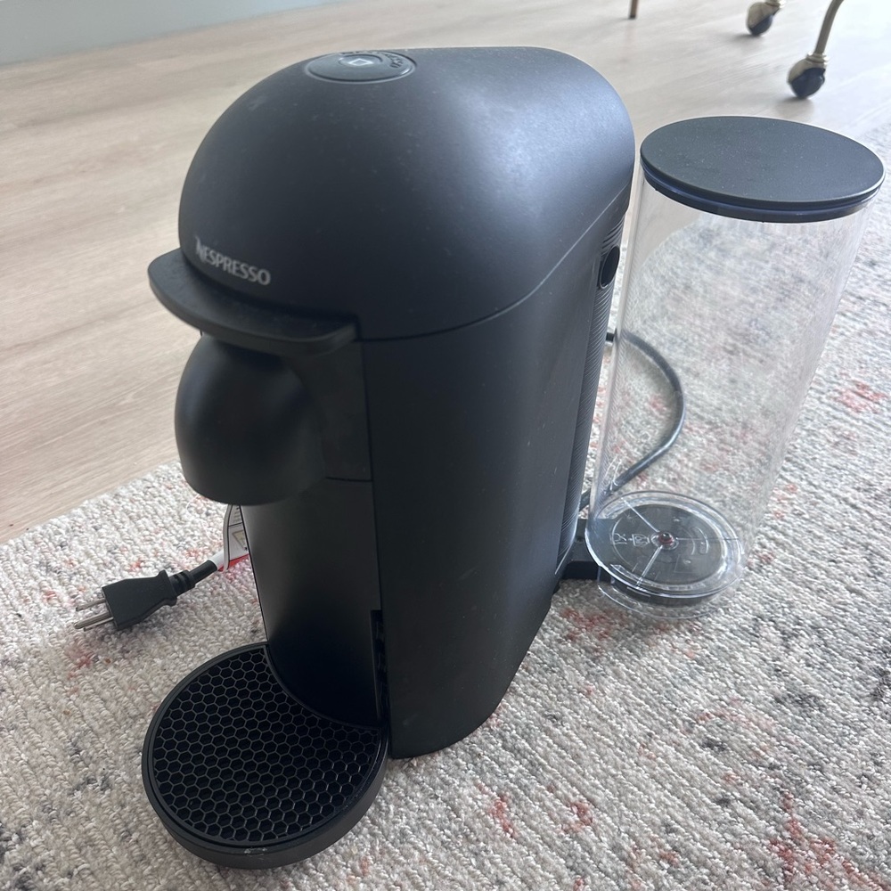 Nespresso Vertuo Deluxe in matte black